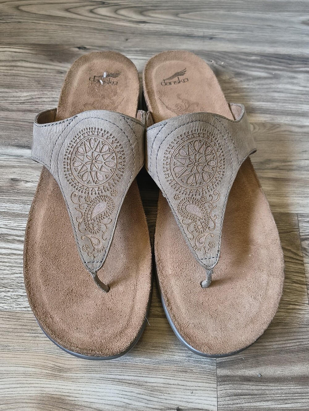 Dansko Taupe Embossed Thong Sandals Women's Size 41 US 11-11.5